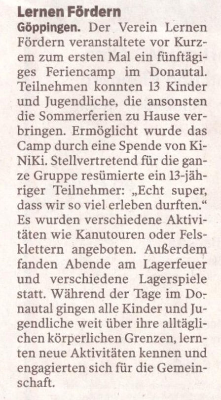 Ein Zeitungsartikel beschreibt eine Veranstaltung oder ein Camp für Jugendliche. Der Text berichtet über die Aktivitäten und Erfahrungen der Teilnehmer während des Camps.